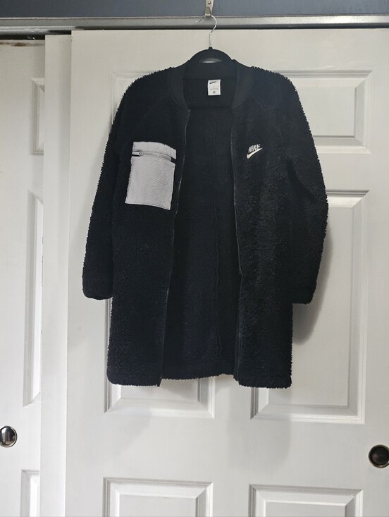 Nike Jackets & Blazers - Nike Black Sherpa Longline Jacket with Light Gray Pocket